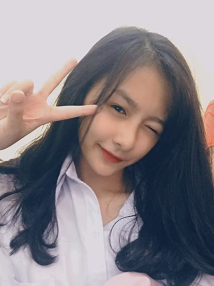 Theo chia sẻ Hà Anh, cô bạn từng có ý định theo đuổi con đường nghệ thuật chuyên nghiệp nhưng hiện tại vẫn đang cố gắng tập trung vào học tập, chuẩn bị cho dự định vào ngôi trường Đại học mơ ước.