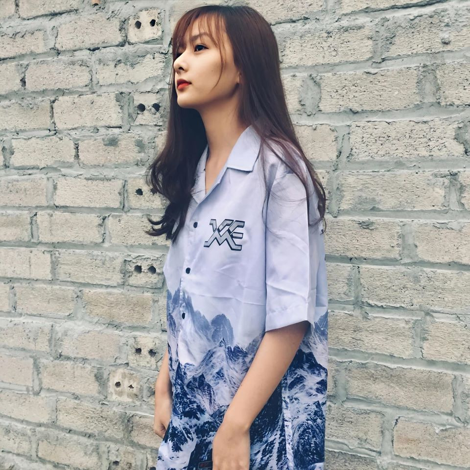 Dù chỉ mới lên sóng, trang cá nhân của hot girl 2K3 - Phan Hà Anh đã có hàng chục ngàn lượt follow. Cô bạn này được nhiều người biết đến hàng loạt video mặc áo đồng phục giản dị nhưng cực xinh xắn.