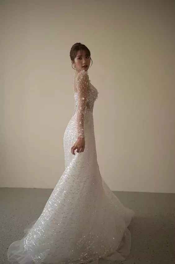 NTK làm váy với hai phiên bản trắng và hồng cho hot girl Huyền 2K4 lựa chọn.