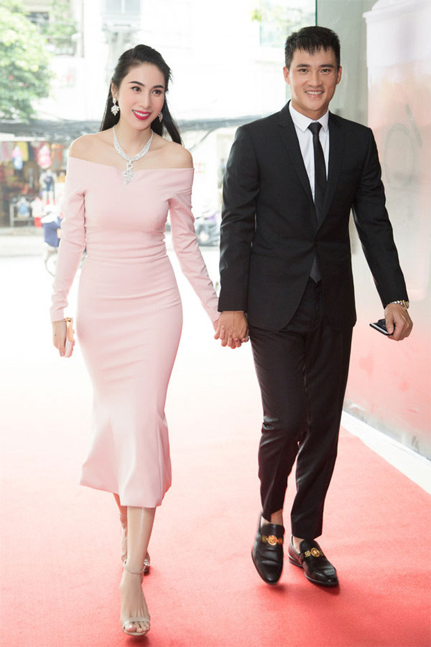 Cái nắm tay của Công Vinh - Thủy Tiên đặc biệt ở chỗ, nó không phải mới ngày một ngày hai, mà là cả một hành trình dài hơn 1 thập kỷ.