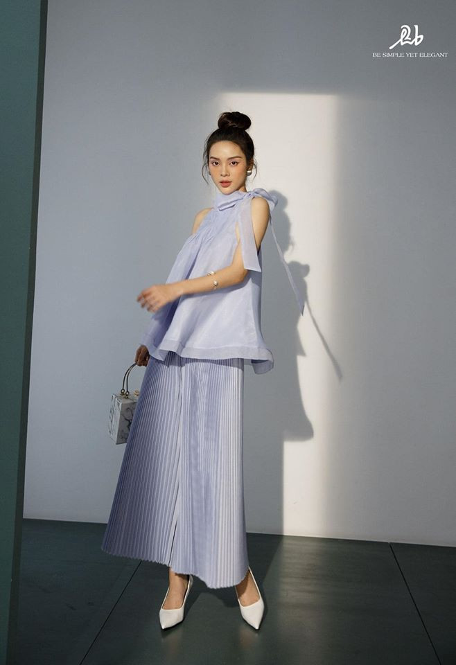 Gần đây, những hình ảnh về bé Gấu – cậu con trai của Quỳnh Lương đã nhận được nhiều sự quan tâm, chú ý vì quá điển trai, đáng yêu.