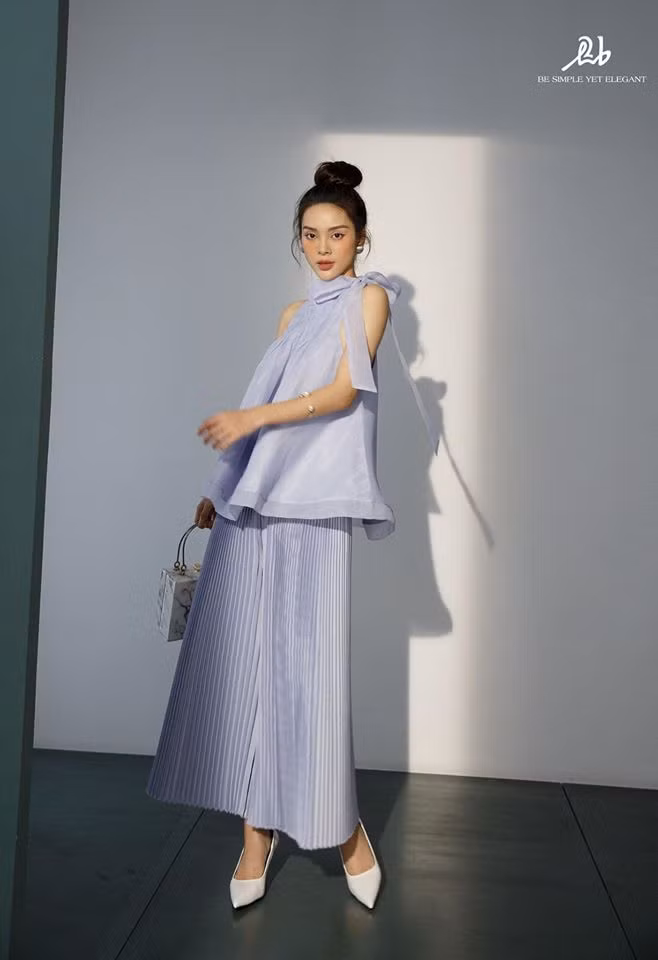 Gần đây, những hình ảnh về bé Gấu – cậu con trai của Quỳnh Lương đã nhận được nhiều sự quan tâm, chú ý vì quá điển trai, đáng yêu.