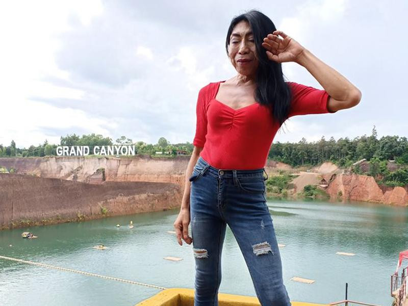 Lớp da nhăn nheo, gương mặt biến dạng để lộ nhiều dấu hiệu tuổi tác, đó là những gì cư dân mạng nhớ về Sitang Buathong trong thời gian gần đây.