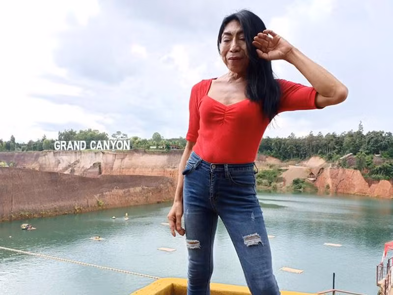 Lớp da nhăn nheo, gương mặt biến dạng để lộ nhiều dấu hiệu tuổi tác, đó là những gì cư dân mạng nhớ về Sitang Buathong trong thời gian gần đây.