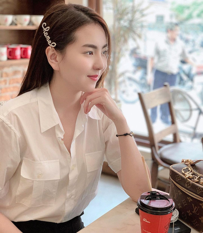 Theo đó, đúng vào ngày 9/11/2012 cách đây tròn 8 năm, Mai Ngọc chính thức bén duyên với VTV1.