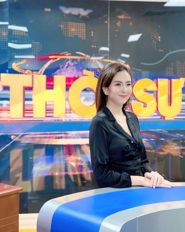 Sau vạn bức ảnh đẹp mê hồn khi làm việc, mới đây dân tình đặt ra câu hỏi: "Liệu ngày đầu vào VTV, trông Mai Ngọc như thế nào?".