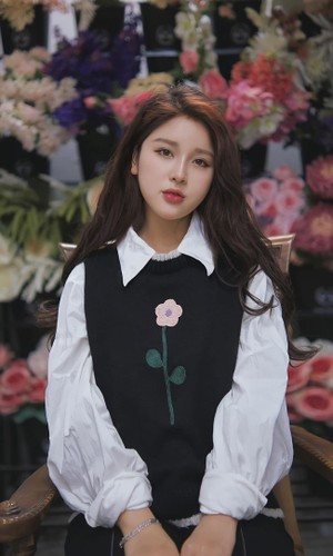 Tuy nhiên, ở thời điểm hiện tại, cô giáo Vật Lý xinh đẹp - Thanh Nga nỗ lực dành trọn vẹn thời gian cho lứa học sinh chuẩn bị bước vào kỳ thi THPT Quốc gia quan trọng. Cô cũng không quên gửi lời chúc đến học sinh của mình cũng như những game thủ cuối cấp.