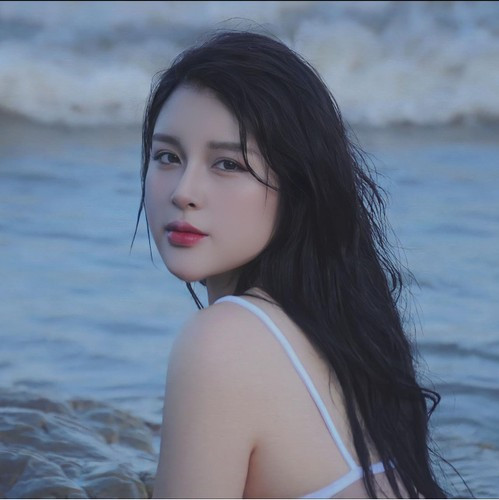 Nhớ lại những ngày lượt theo dõi các kênh cá nhân liên tục tăng, cô giáo Vật Lý trẻ không ngừng phấn khích, dù trước đó cô không hề biết lý do vì sao bản thân được yêu mến đến vậy.