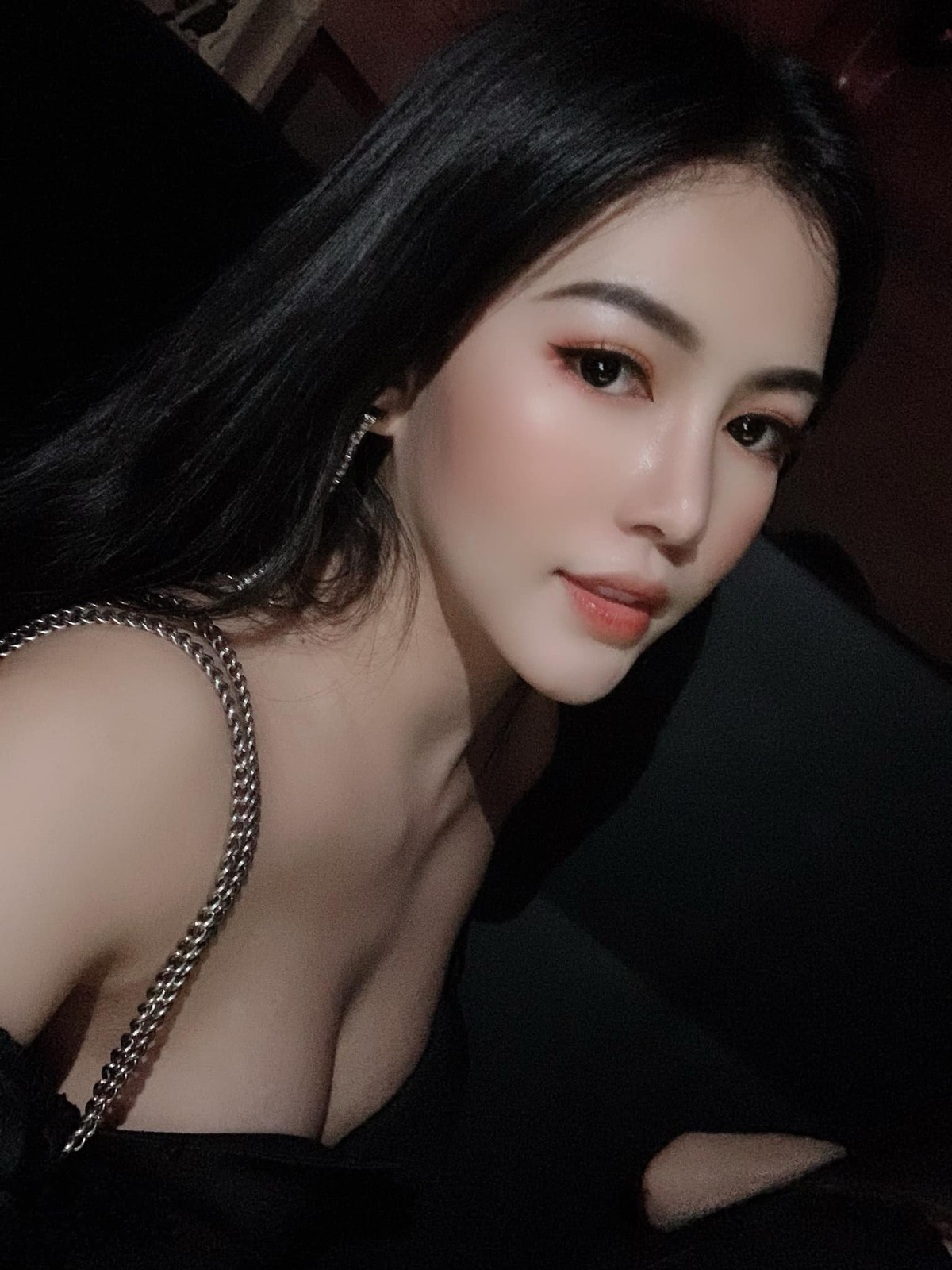 Kèm theo đó, Rosie Yến Hoàng còn viết thêm: "Em nhận quà Noel sớm ạ!".