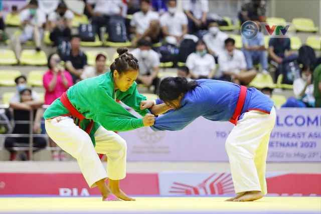 Sau khi trở thành người đầu tiên giành HCV SEA Games 31 cho Đoàn thể thao Việt Nam, Tô Thị Trang nghẹn ngào chia sẻ: "Là người mở hàng HCV cho Đoàn Thể thao Việt Nam, tôi rất vui và tự hào. Tôi cảm ơn mọi người".