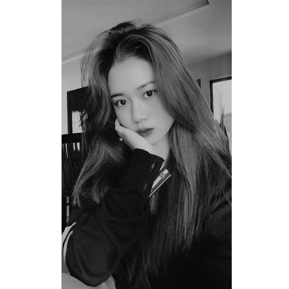 Những bức ảnh trên trang cá nhân của Hoàng Yến nhận về vô vàn những lời khen đến từ bạn bè và đặc biệt là các fan của Văn Tùng.