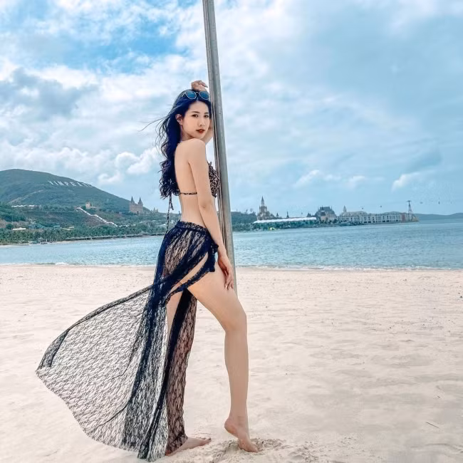 Để có được vóc dáng nuột nà và cân đối, Ngọc Ánh cho rằng việc tập luyện và giữ chế độ ăn uống vô cùng quan trọng. Với đam mê tập nhảy cộng với việc tích cực tập thể dục, thể thao đã giúp cho cô sở hữu vòng eo con kiến “hiếm có khó tìm” 58 cm cực kỳ quyến rũ.