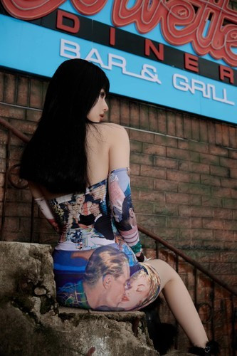 Lúc còn sống bố Tâm rất thích hát, tính tình trẻ trung, gần gũi. Tâm nhớ bố thích đeo kính, mặc quần jean và áo da, bố cũng thích ăn vặt lê la hàng quán giống cô.