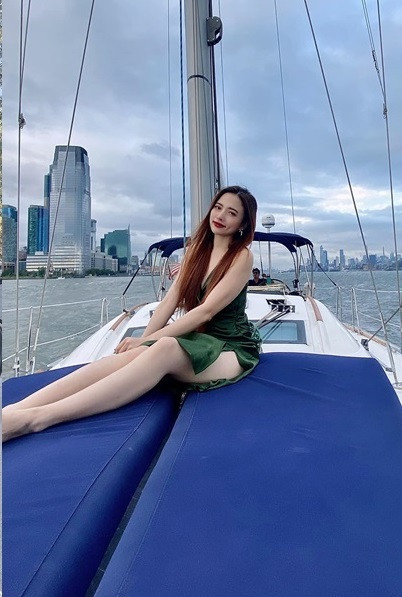 Nhưng rồi sau một thời ngắn rèn luyện, kế hoạch của người đẹp lại không thành công. Thay vào đó cô rẽ hướng sang làm kinh doanh và gắn bó cho đến giờ.