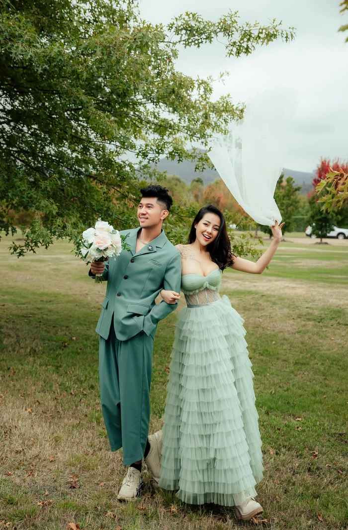 Tháng 2 vừa qua, Lương Bằng Quang đã công bố kết hôn với Ngân 98 sau 6 năm hẹn hò.