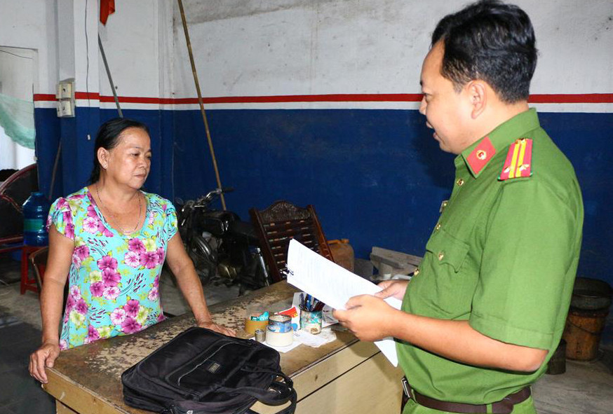 Cụ bà 87 tuổi mất 100 lượng vàng, bắt giam hai chị em ruột Cu ba 87 tuoi mat 100 luong vang, bat giam hai chi em ruot