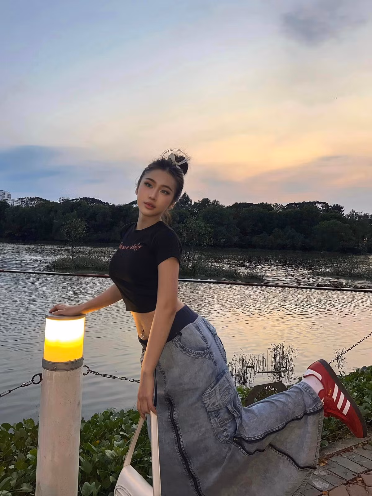 Bước đầu khởi nghiệp, Bảo Hân gặp khá nhiều khó khăn, thậm chí có lúc bị lừa tiền. Tuy vậy, với niềm đam mê và niềm tin vào bản thân, hot girl Sài thành không ngừng cố gắng, xây dựng và mở rộng thương hiệu của mình.