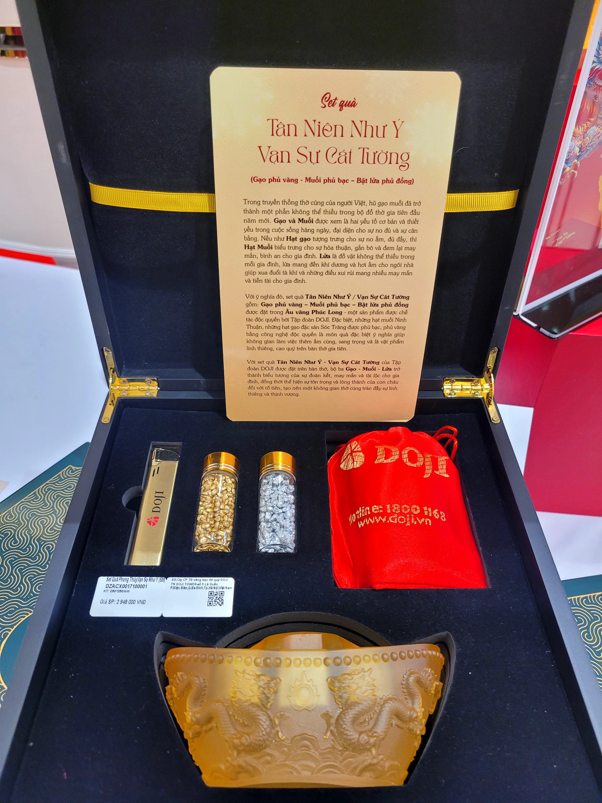 Hũ hạt gạo vàng - bạc là món quà tặng được nhiều người lựa chọn năm nay trong ngày vía Thần Tài.