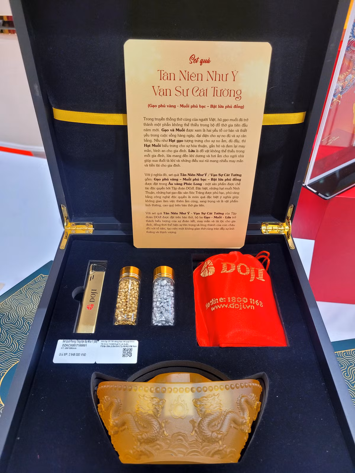 Hũ hạt gạo vàng - bạc là món quà tặng được nhiều người lựa chọn năm nay trong ngày vía Thần Tài.