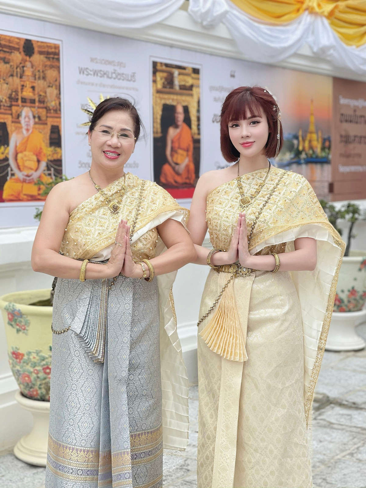 Không chỉ thu hút sự chú ý bằng nhan sắc của mình, Âu Hà My cũng để lộ nhan sắc của mẹ đẻ mình trong những bức ảnh đi du lịch Thái Lan.