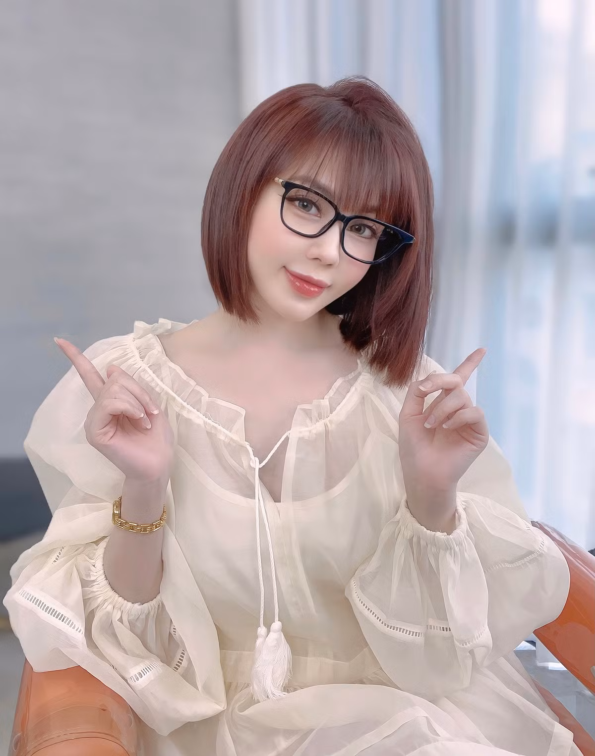 Âu Hà My nổi tiếng với ảnh chụp khi còn là sinh viên trường Đại học Ngoại ngữ - Đại học Quốc gia Hà Nội. Cô nàng không chỉ xinh mà còn có bảng thành tích học tập đáng nể.