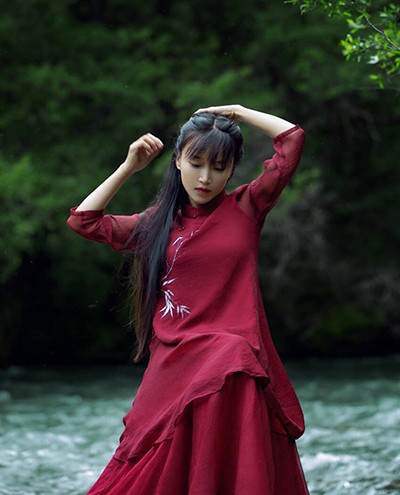 Lý Tử Thất cũng tiết lộ vẫn mặc lại những món đồ đã cũ nhiều năm và sắp tới sẽ tự mình sửa sang lại ngôi nhà ở quê.