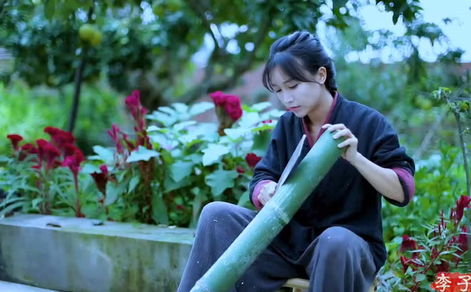 Sản phẩm gần nhất trên kênh YouTube được Lý Tử Thất đăng tải từ ngày 14/7. Bẵng đi hơn 1 tháng, cô chưa đăng thêm bất kỳ video mới nào khiến nhiều khán giả vô cùng sốt ruột.