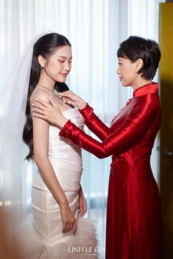 "Đến giờ mẹ em vẫn bảo, "đấy, thằng này may, chứ không là không biết bao giờ mới được lên nhà"", Doãn Hải My chia sẻ góc nhìn của bà Đoàn Phương Mai về lần đầu con rể tới nhà.