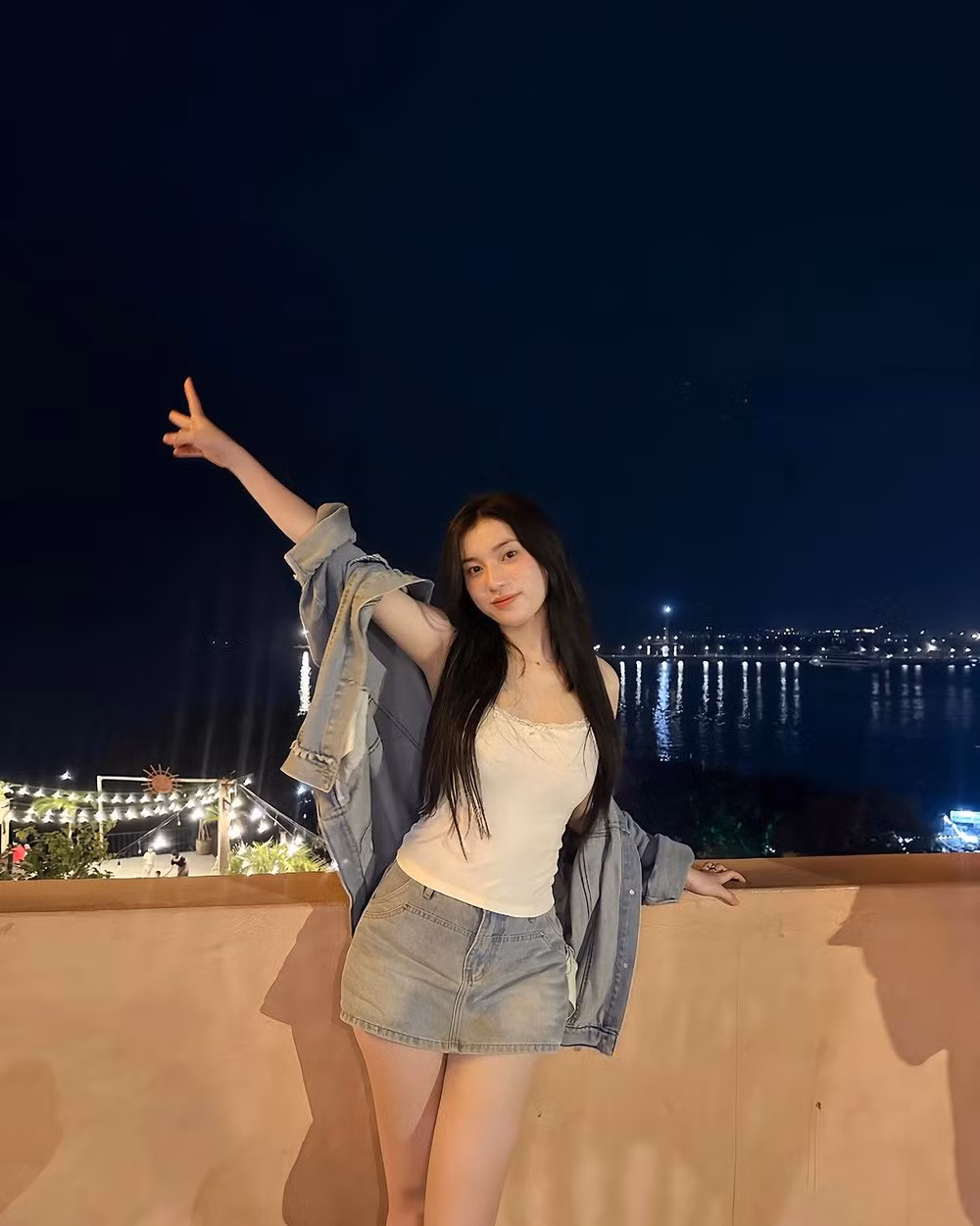 Được biết, Thùy Linh hiện đang là sinh viên trường Đại học sư phạm nghệ thuật Trung ương.