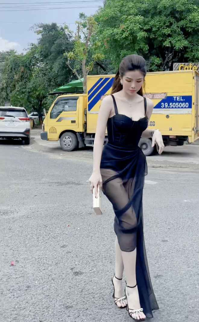 Tuy nhiên Tiểu Băng cho biết, bản thân cô dâu cũng muốn khách mời đám cưới mặc lộng lẫy khi đến dự tiệc nên không quan tâm netizen bàn tán.