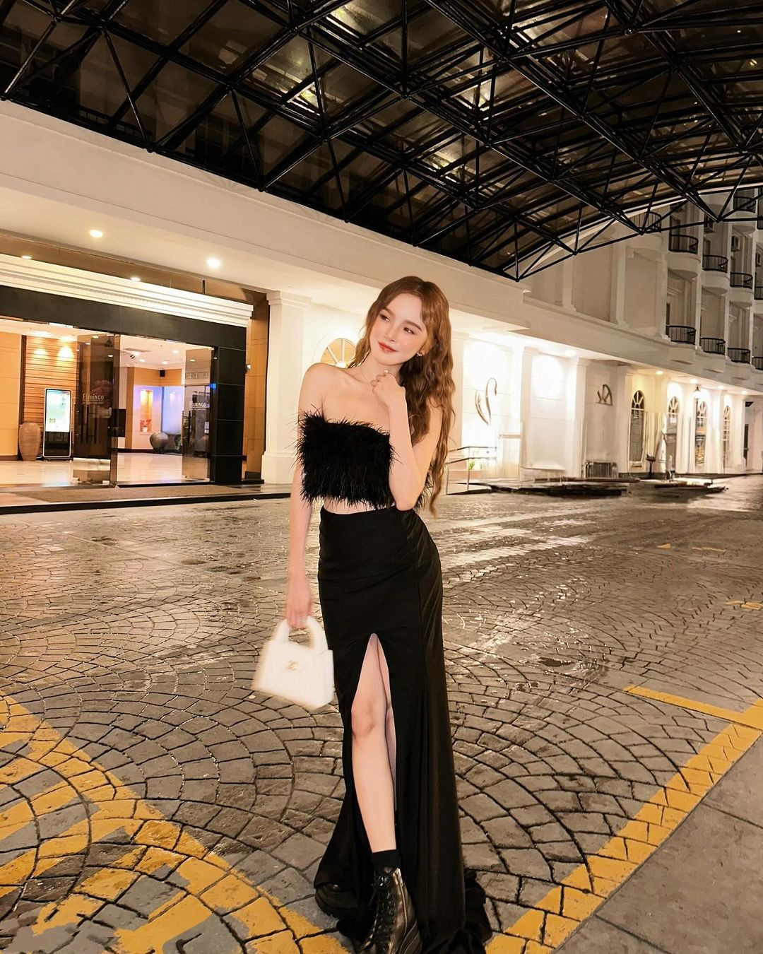 Thực hiện những video đánh mạnh vào mảng làm đẹp nên Diệc Phi rất biết cách ăn mặc và trang điểm.