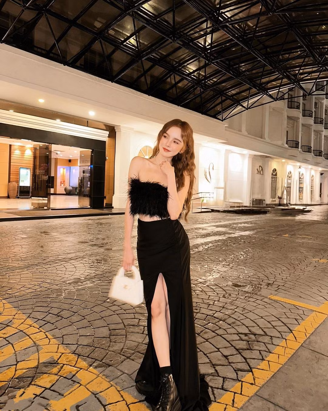 Thực hiện những video đánh mạnh vào mảng làm đẹp nên Diệc Phi rất biết cách ăn mặc và trang điểm.