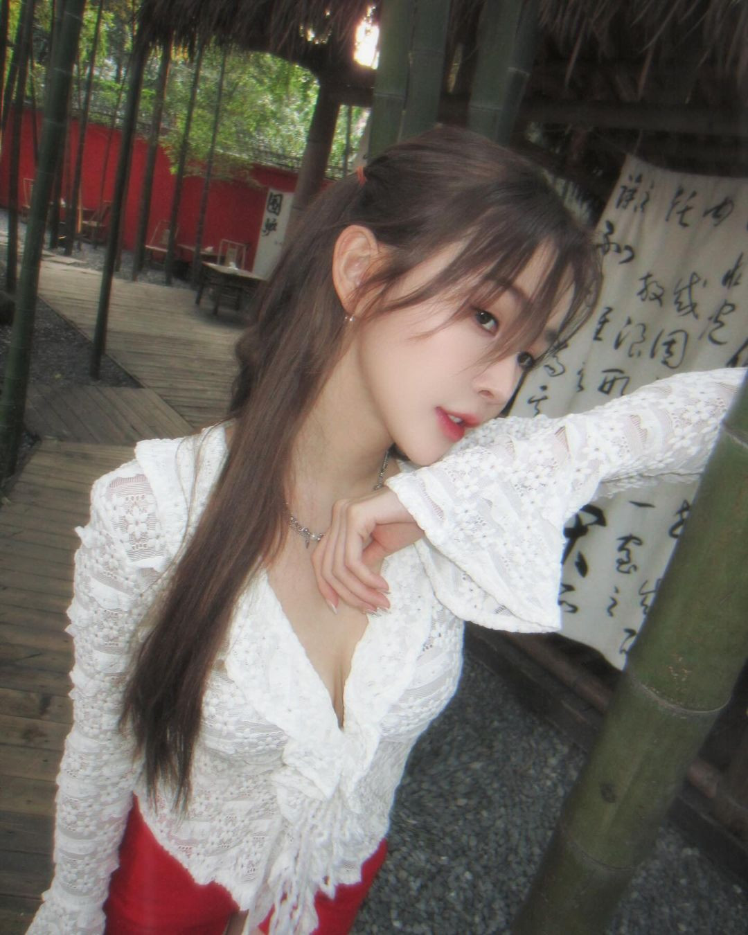 Không chỉ được biết đến với gương mặt xinh đẹp, Diệc Phi còn sở hữu thân hình cân đối và quyến rũ.