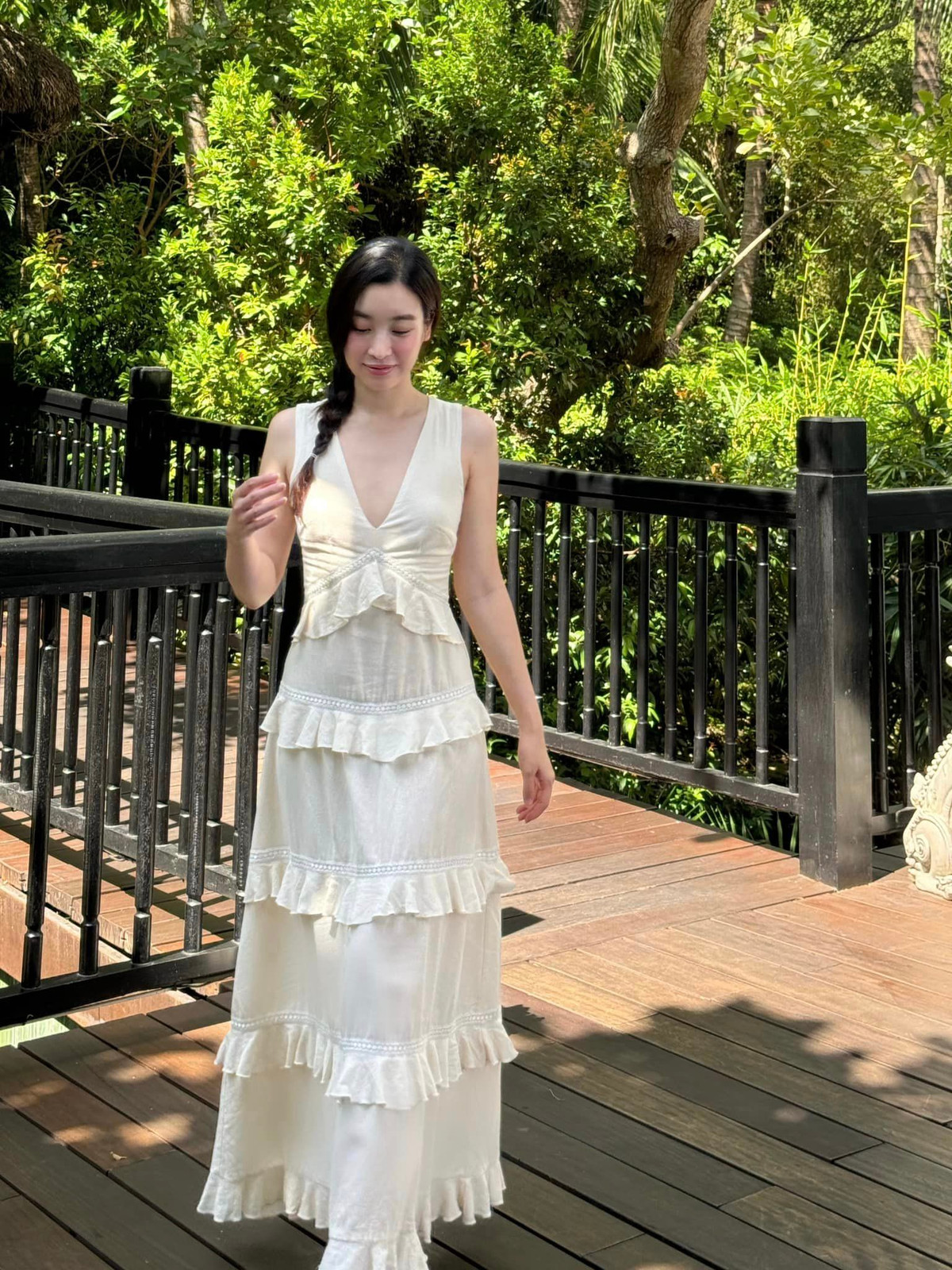 Trước đó, khi khoe ảnh xinh đẹp trên trang cá nhân, Mỹ Linh bị nghi phẫu thuật thẩm mỹ mũi. Tuy nhiên, cô nàng vẫn chưa có phản hồi cộng đồng mạng về vấn đề này.