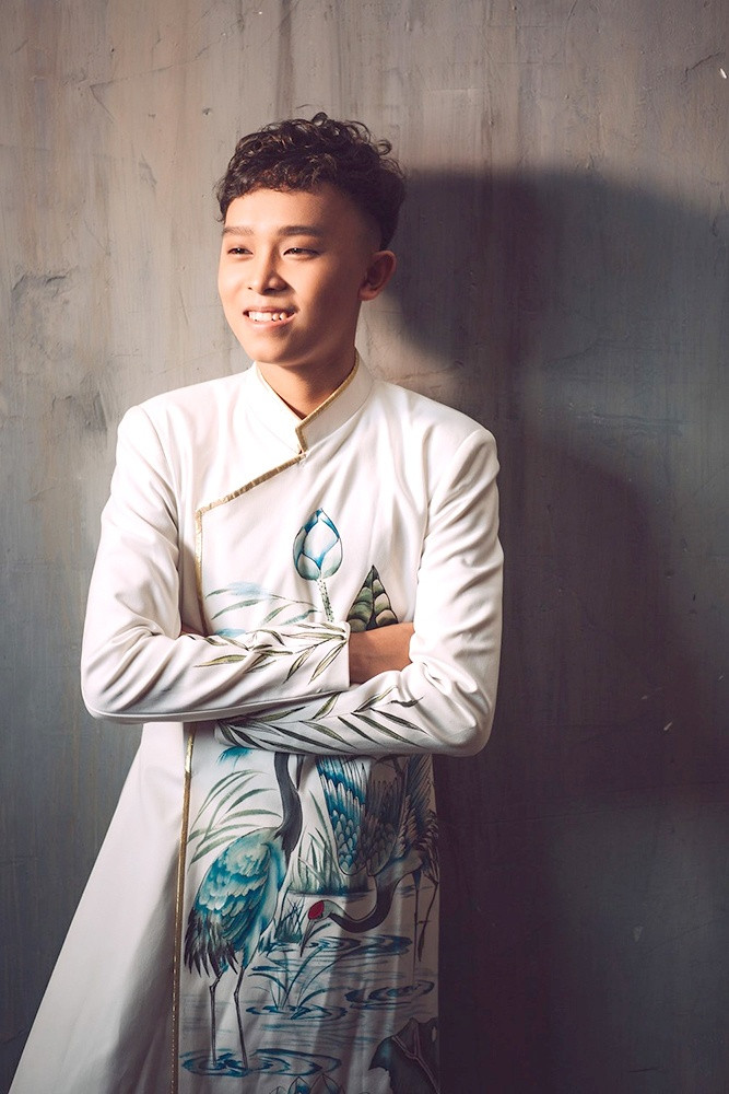 Cụ thể, nữ đại gia ngành dược khẳng định đanh thép: "Nếu người nào khẳng định sẽ làm thuê cho tôi 6 năm không cần lương, sẵn sàng đưa bố mẹ vào làm bảo vệ - ô sin không cần lương hoặc thích khi nào thì trả. Tôi sẵn sàng gỡ video này và gửi lời xin lỗi đến mọi người".