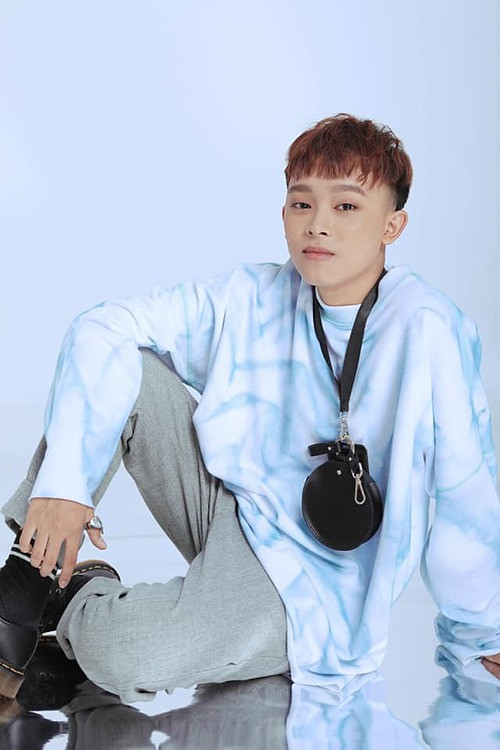 Thậm chí, nữ đại gia trên còn đưa ra trường hợp là "ké fame" từ Hồ Văn Cường thì cũng không tới nỗi quèn quá. Thậm chí, người này còn cho biết bệnh của mình là bệnh chính nghĩa.