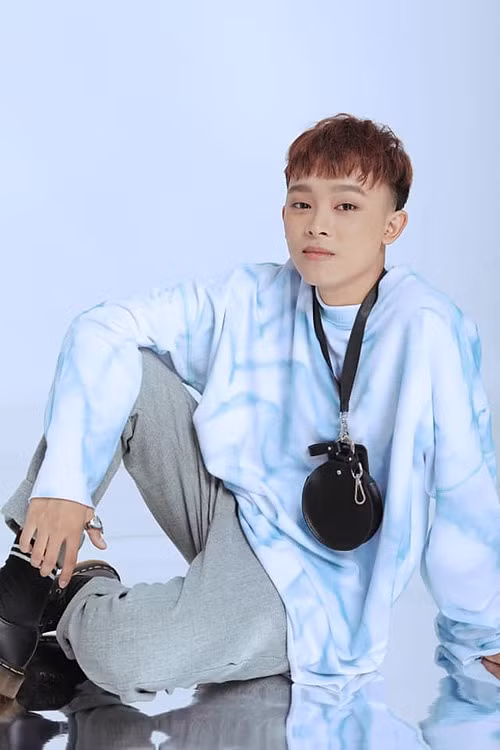 Thậm chí, nữ đại gia trên còn đưa ra trường hợp là "ké fame" từ Hồ Văn Cường thì cũng không tới nỗi quèn quá. Thậm chí, người này còn cho biết bệnh của mình là bệnh chính nghĩa.