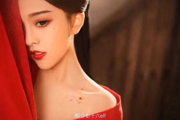 Hot girl TikTok - Bành Thập Lục ELF là cái tên nổi tiếng khi mặc những bộ Hán phục để quay clip. Cô được coi là một trong các tỷ tỷ douyin.