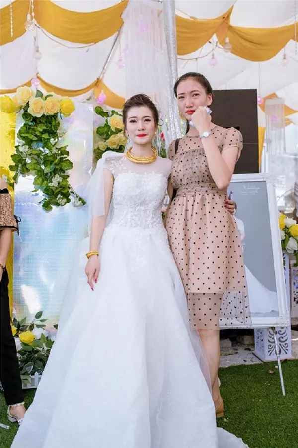 Bên cạnh đó, mọi người cũng thấu hiểu được nỗi lòng của cô bạn thân ngồi khóc phía dưới sân khấu. Họ đã có tình bạn thật đẹp và chắc chắn sau này sẽ ngày càng sâu đậm hơn.