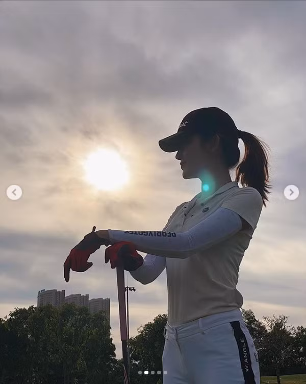 Không chỉ nhan sắc trên sân, Huyền My còn tự tin trong kỹ thuật chơi golf của mình.