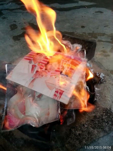 Vì vậy, ảnh cưới luôn được trân trọng và treo ở một góc riêng trong nhà. Tuy nhiên, khi đã hết duyên, nhiều người đã không do dự mà vứt bỏ nó.