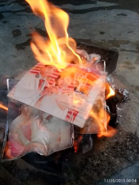 Vì vậy, ảnh cưới luôn được trân trọng và treo ở một góc riêng trong nhà. Tuy nhiên, khi đã hết duyên, nhiều người đã không do dự mà vứt bỏ nó.