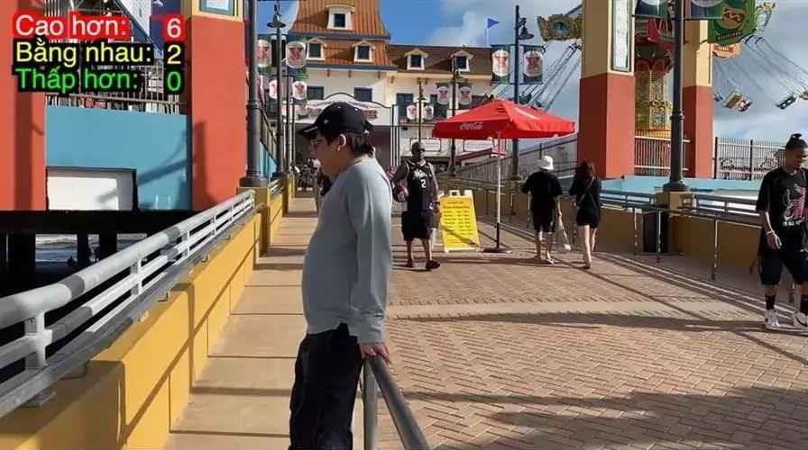 Hiện tại, Youtuber Khoa Pug không còn phải sử dụng đến khung tập đi. Vì chưa quen nên các bước đi vẫn còn khá gượng gạo, chưa được tự nhiên.