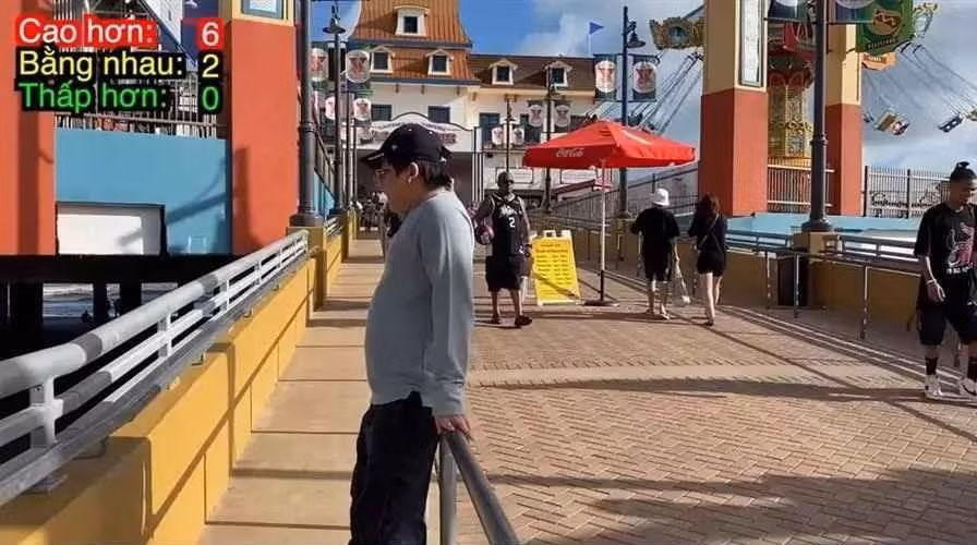 Hiện tại, Youtuber Khoa Pug không còn phải sử dụng đến khung tập đi. Vì chưa quen nên các bước đi vẫn còn khá gượng gạo, chưa được tự nhiên.