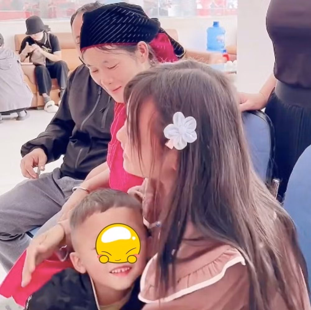 Nhiều bình luận cũng hi vọng Dua hạnh phúc với những gì mình đang có.