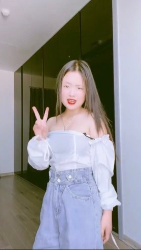 Có thể thấy kể từ sau khi lên thành phố, cuộc sống của Phúng Phính Hà Giang hoàn toàn bước sang trang mới.