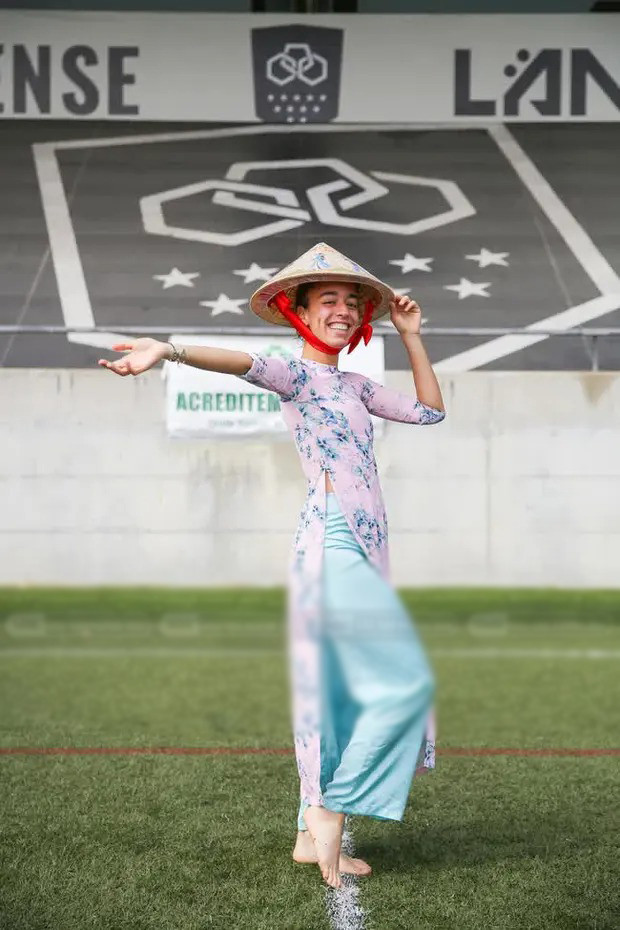 Phía trước còn rất nhiều thử thách và chông gai, mong rằng Huỳnh Như sẽ giữ vững được tâm thế, cố gắng hơn nữa để đạt được những điều bản thân khao khát.