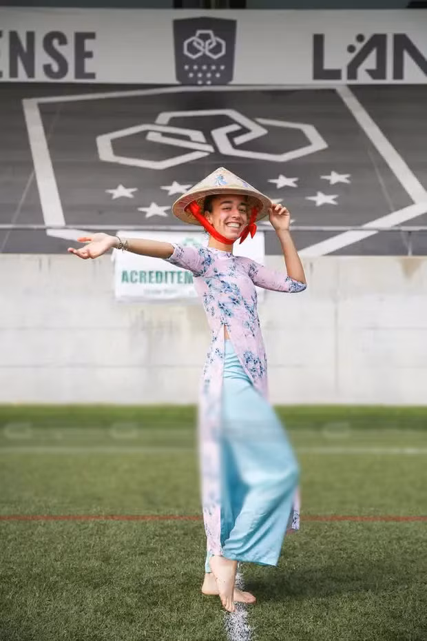 Phía trước còn rất nhiều thử thách và chông gai, mong rằng Huỳnh Như sẽ giữ vững được tâm thế, cố gắng hơn nữa để đạt được những điều bản thân khao khát.