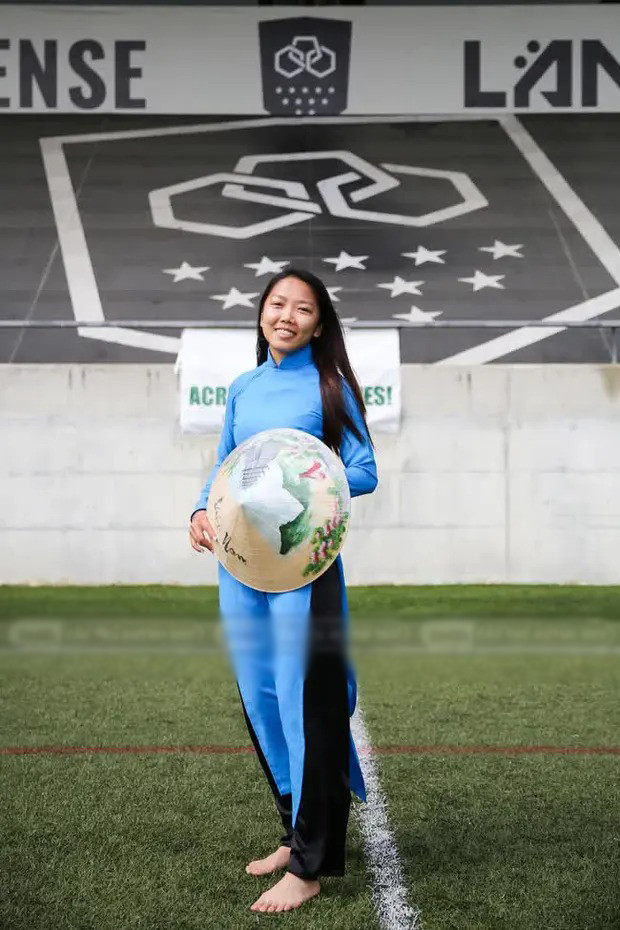 Đồng thời, ai cũng mong rằng nữ cầu thủ tiếp tục gặt hái được nhiều thành công hơn nữa, làm rạng danh Việt Nam ở sân chơi quốc tế.