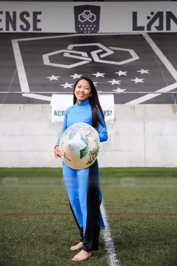 Đồng thời, ai cũng mong rằng nữ cầu thủ tiếp tục gặt hái được nhiều thành công hơn nữa, làm rạng danh Việt Nam ở sân chơi quốc tế.